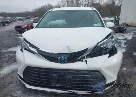 2022 Toyota Sienna Le z USA, uszkodzony, nr VIN 5TDKRKECXNS127937